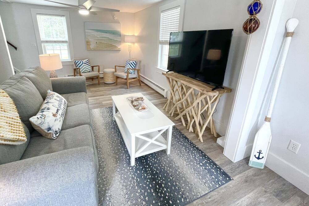 Photo of Livingroom in Hampton