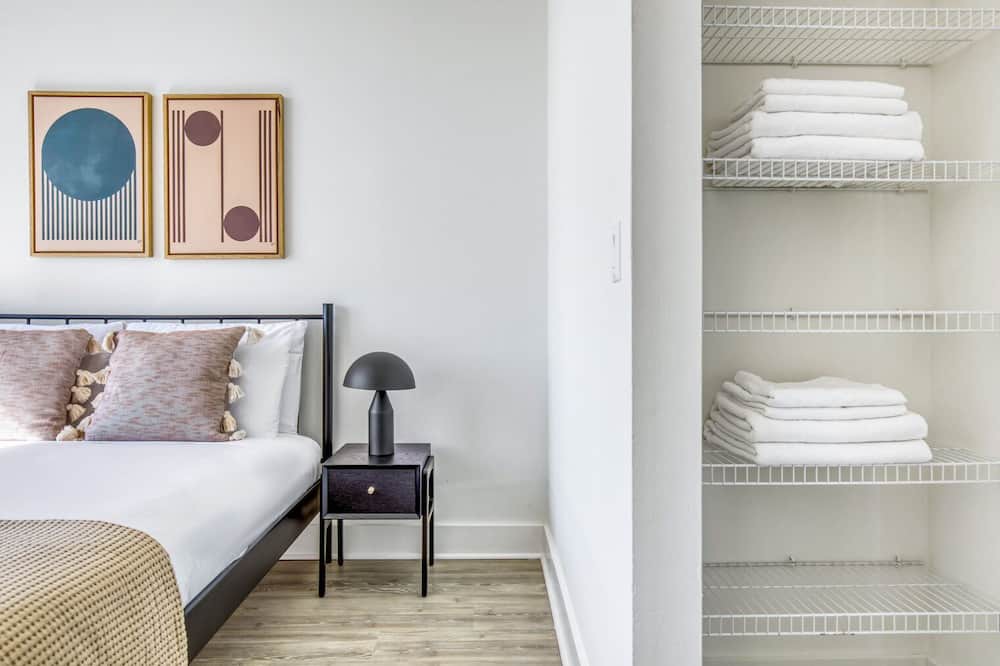 Photo of Bedroom in Hunters Point
