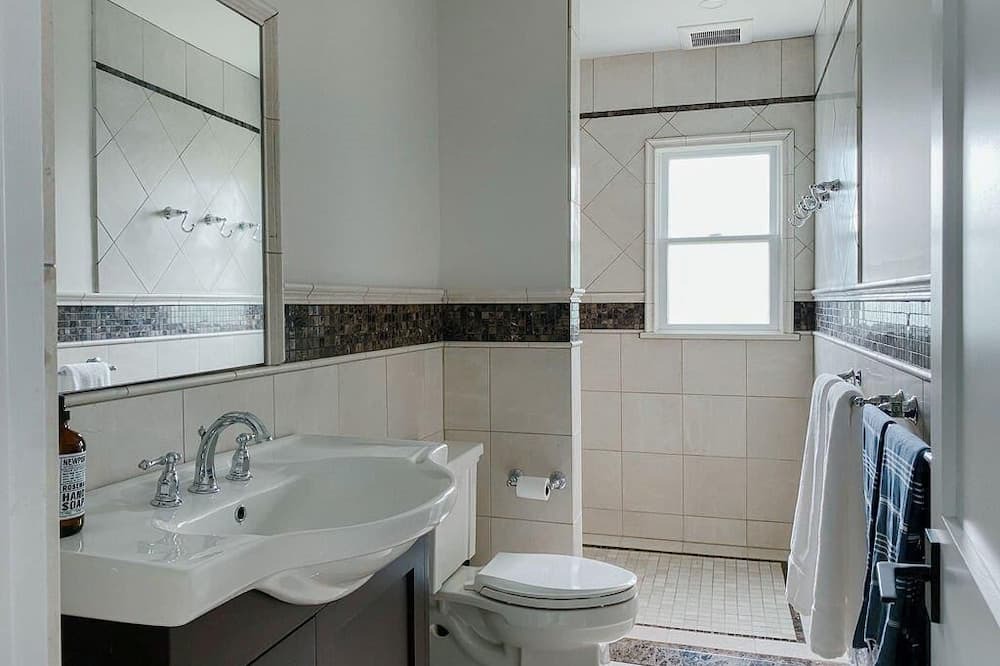 Photo of Bathroom in Aquebogue