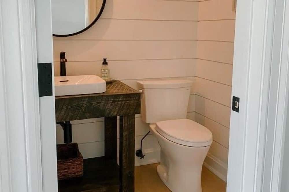 Photo of Bathroom in Aquebogue