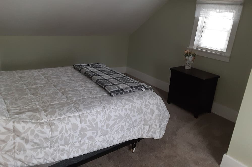 Photo of Bedroom in Newfield
