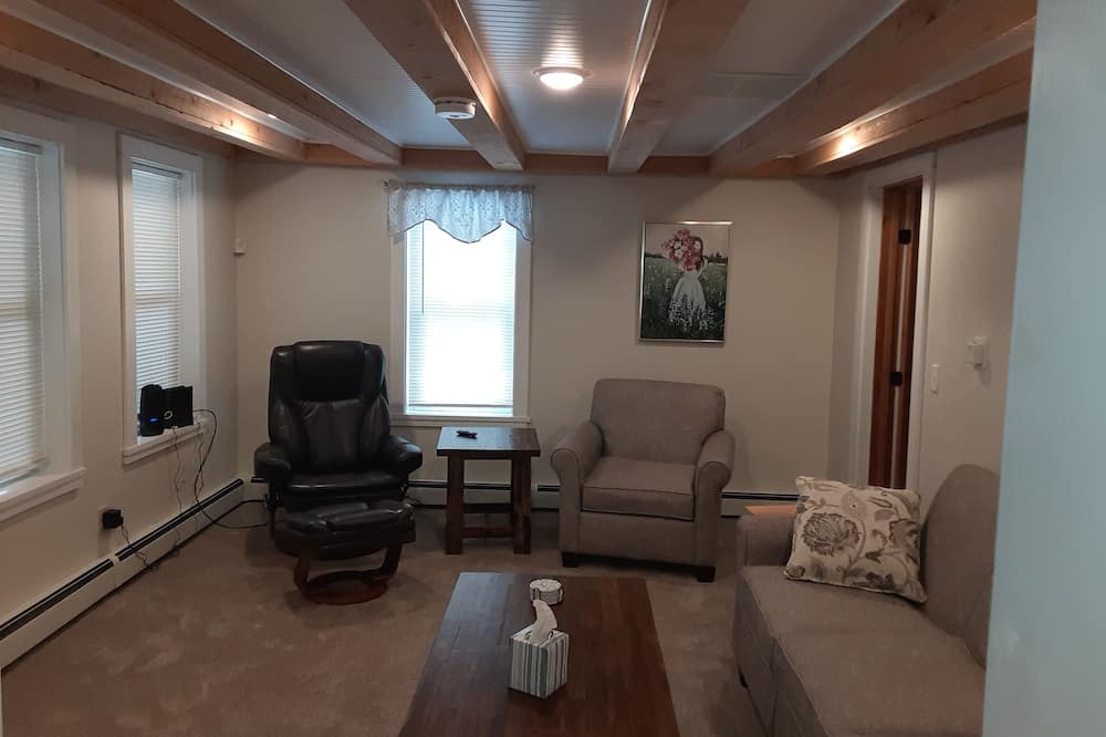 Photo of Livingroom in Newfield