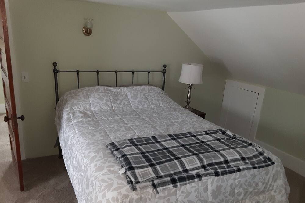 Photo of Bedroom in Newfield