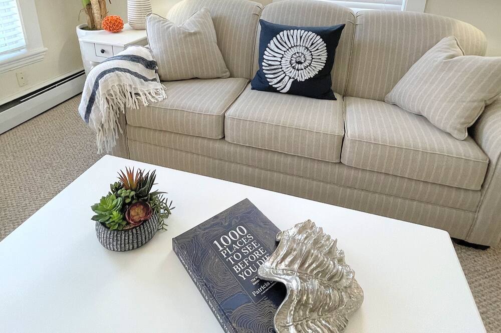 Photo of Livingroom in Hampton