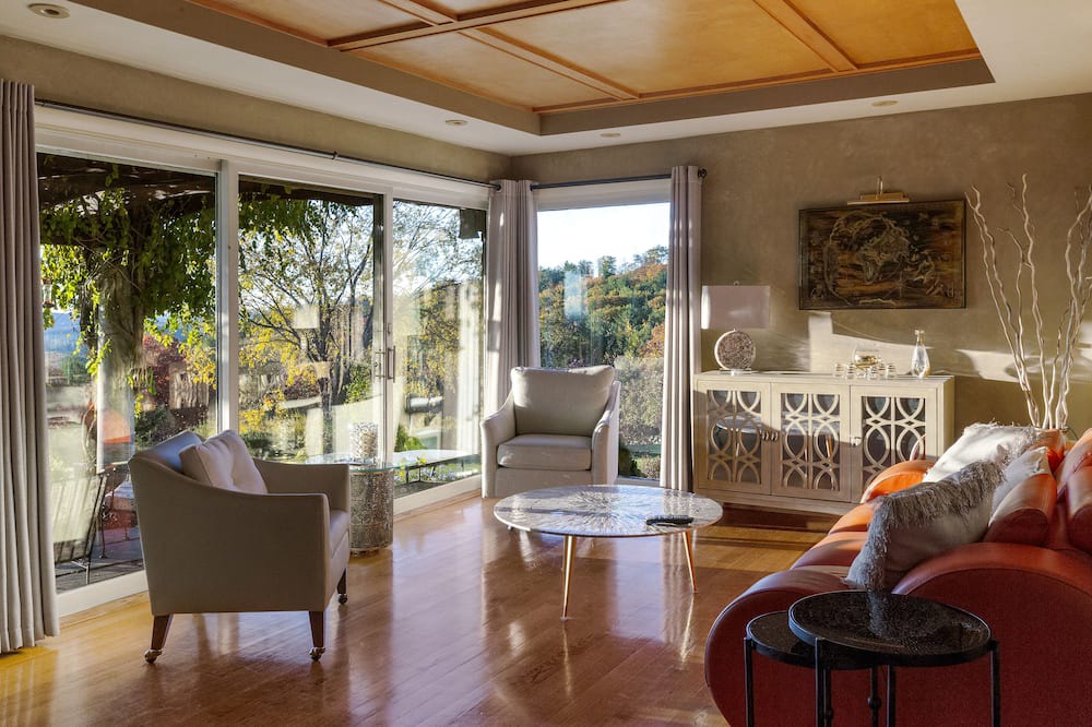 Photo of Livingroom in Lyndeborough