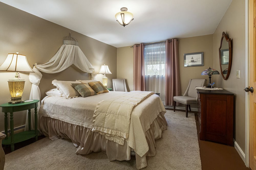 Photo of Bedroom in Lyndeborough