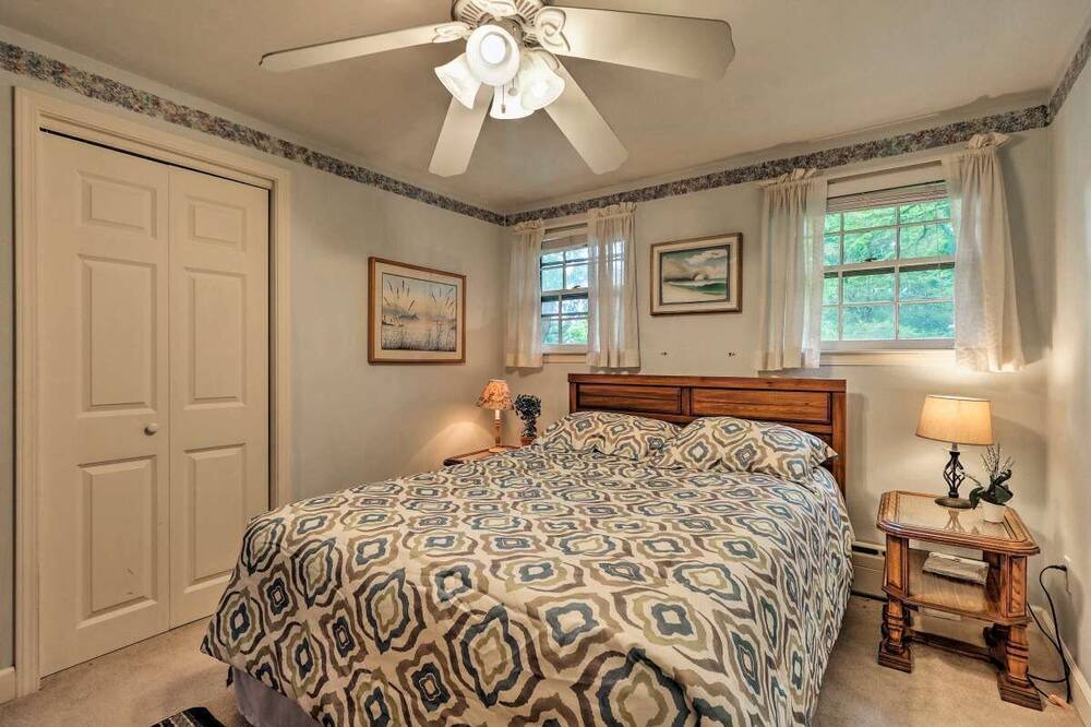 Photo of Bedroom in Saybrook Manor