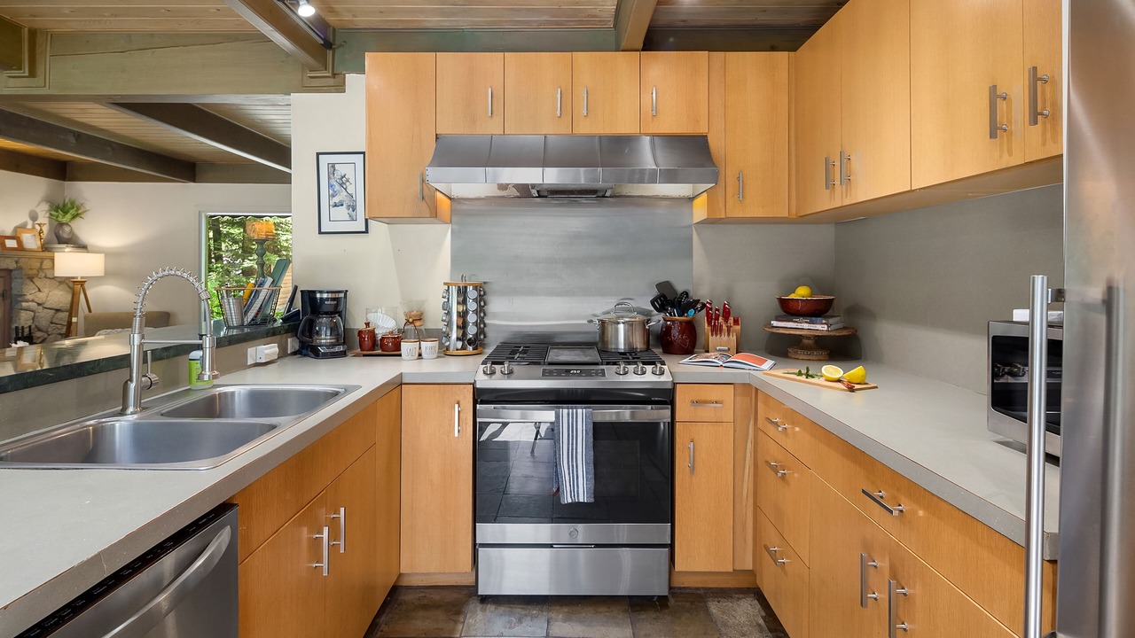 Photo of Kitchen in Gold Bar