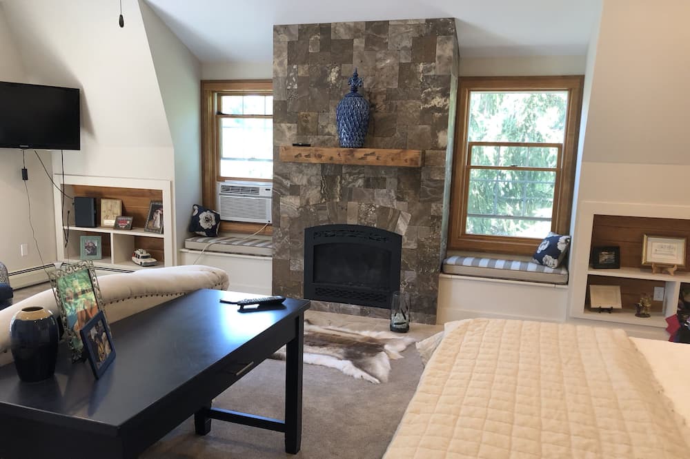 Photo of Livingroom in Ticonderoga