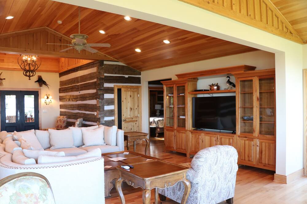 Photo of Livingroom in Caldwell