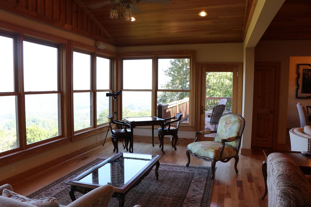 Photo of Livingroom in Caldwell