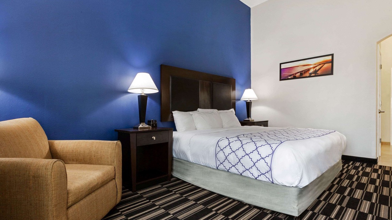 Photo of Bedroom in Alvin
