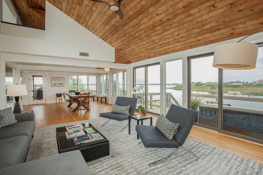Photo of Livingroom in Westhampton Beach