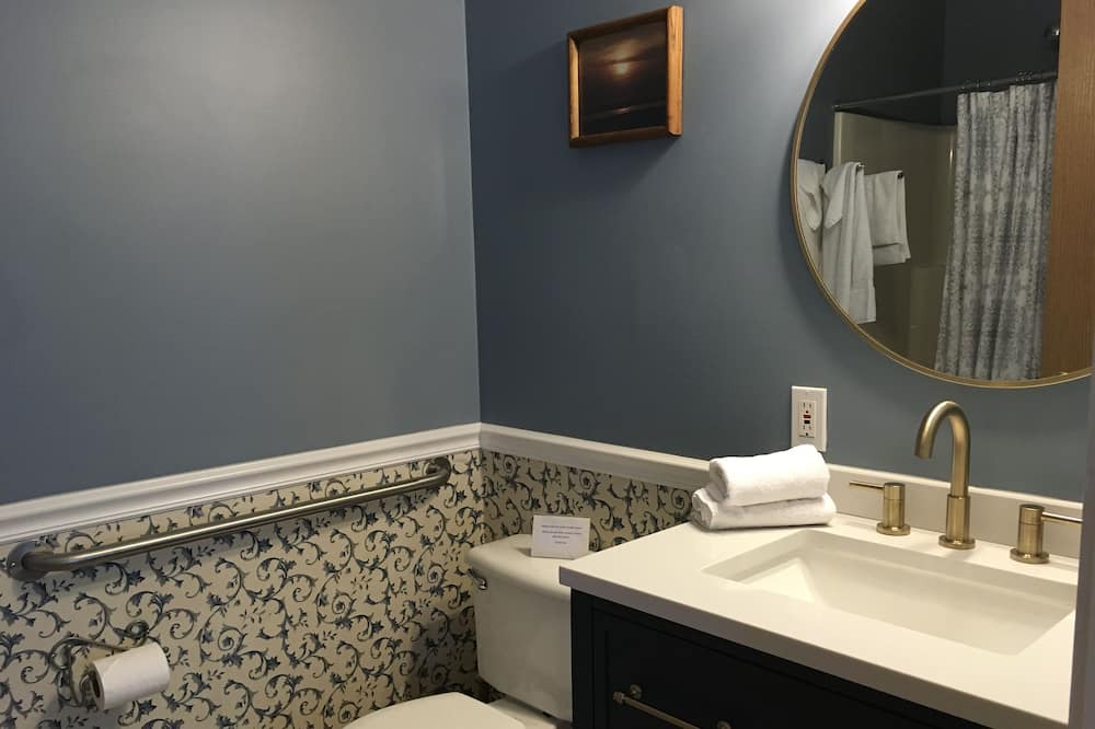 Photo of Bathroom in Williston North