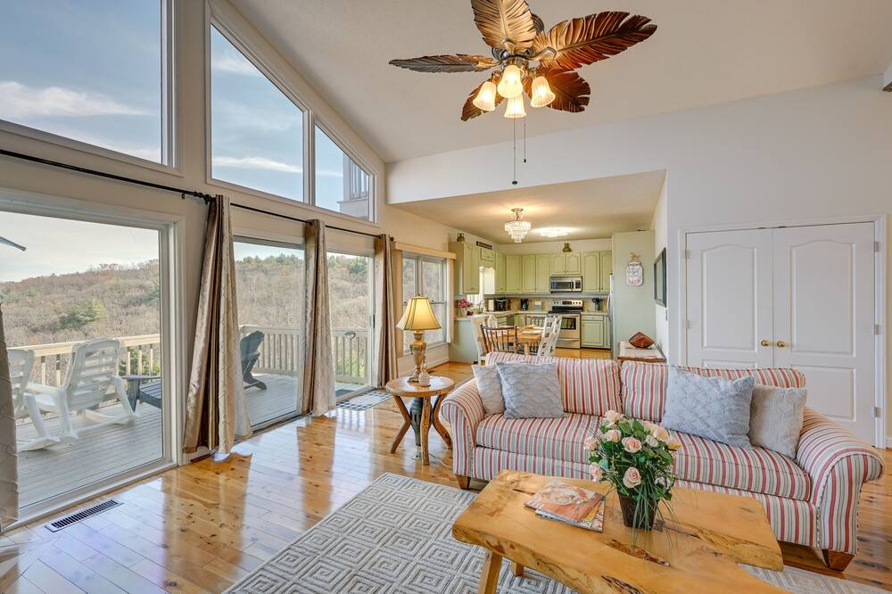 Photo of Livingroom in Roaring Gap