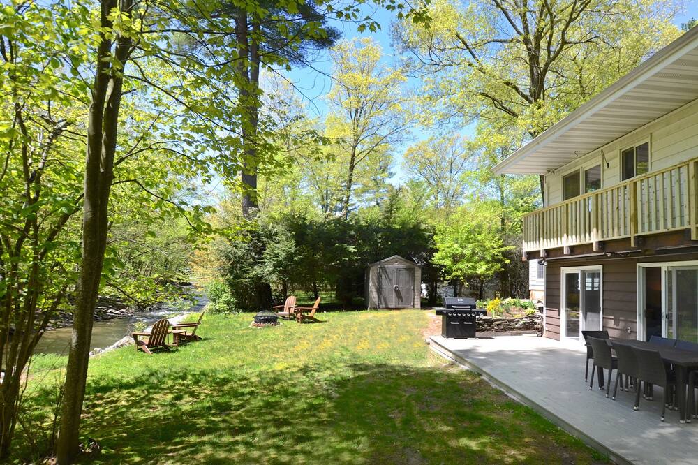 Photo of Outdoor in Woodstock
