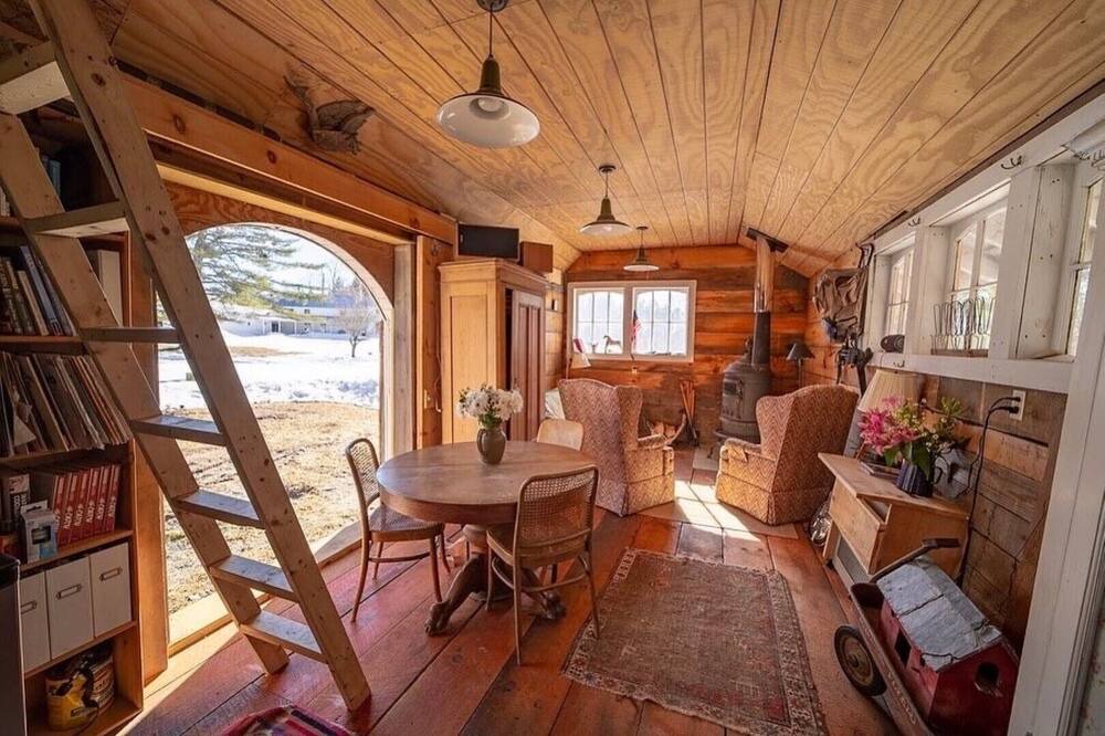 Photo of Livingroom in South Londonderry