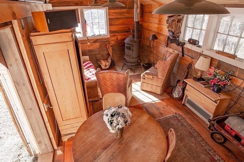 Photo of Livingroom in South Londonderry
