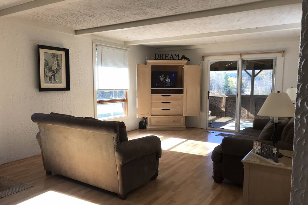 Photo of Livingroom in Jay