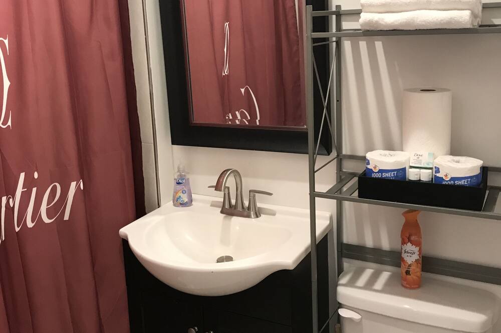 Photo of Bathroom in Hicksville