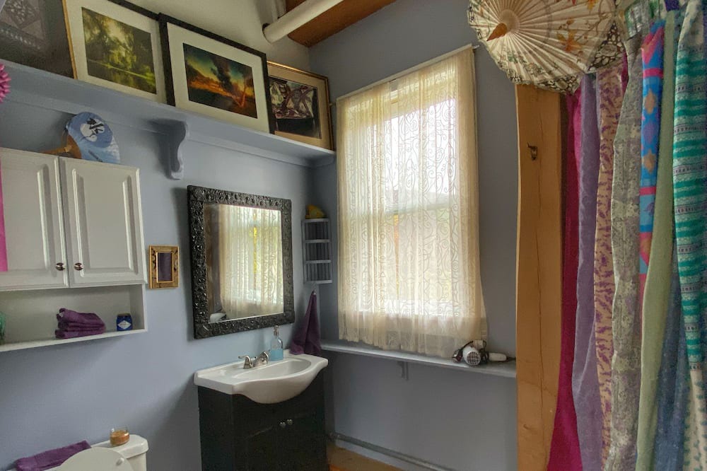 Photo of Bathroom in Shaftsbury