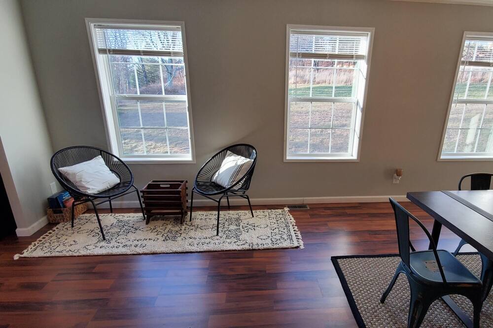 Photo of Livingroom in Town of Denning