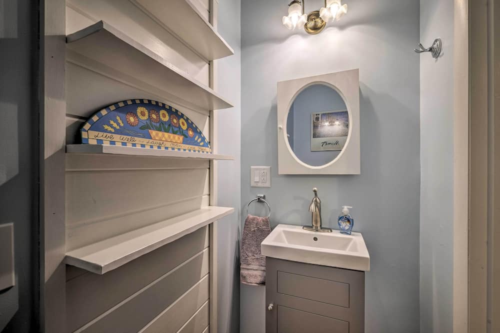 Photo of Bathroom in Hollowville