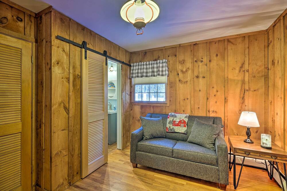 Photo of Livingroom in Hollowville