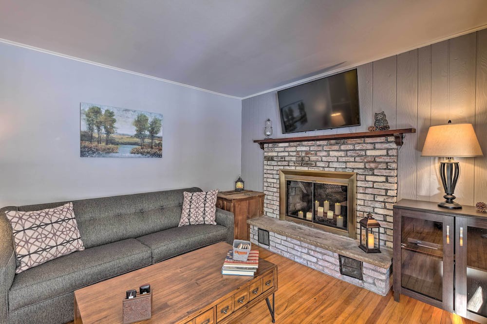 Photo of Bedroom in Hollowville
