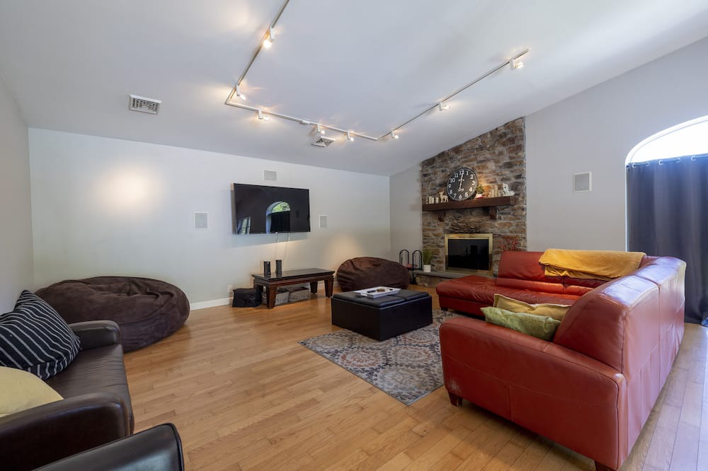 Photo of Livingroom in Town of Schodack