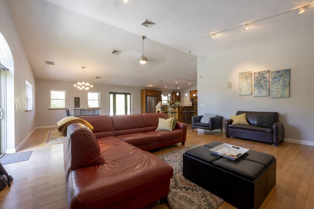 Photo of Livingroom in Town of Schodack