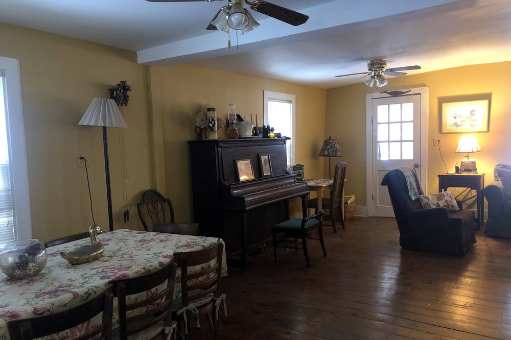 Photo of Livingroom in Maryland