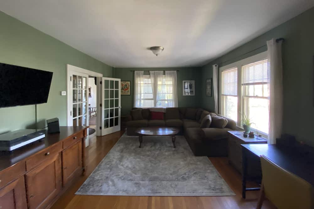 Photo of Livingroom in Kingston