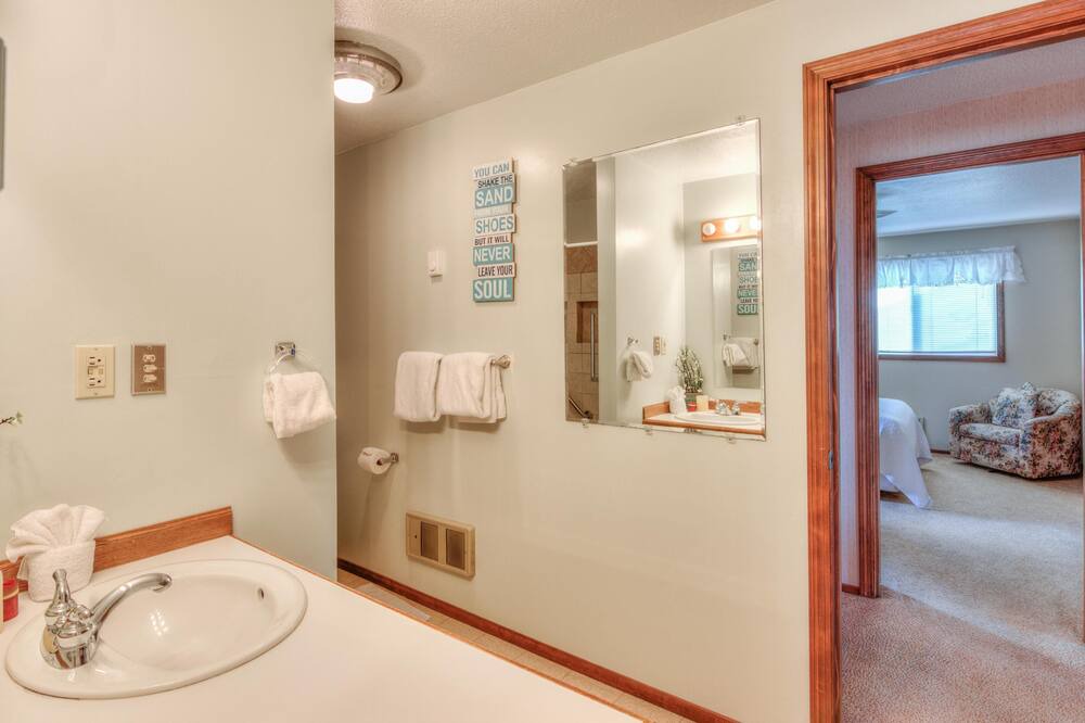 Photo of Bathroom in Sandpiper Village