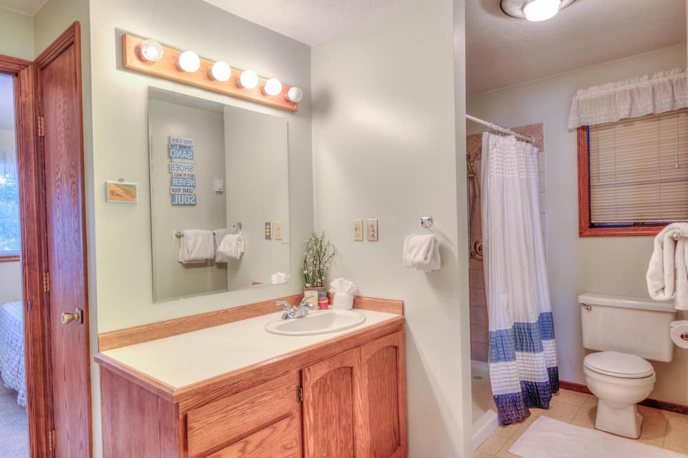 Photo of Bathroom in Sandpiper Village