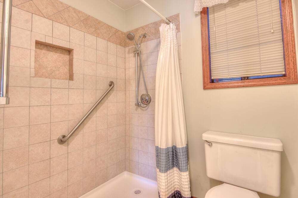 Photo of Bathroom in Sandpiper Village