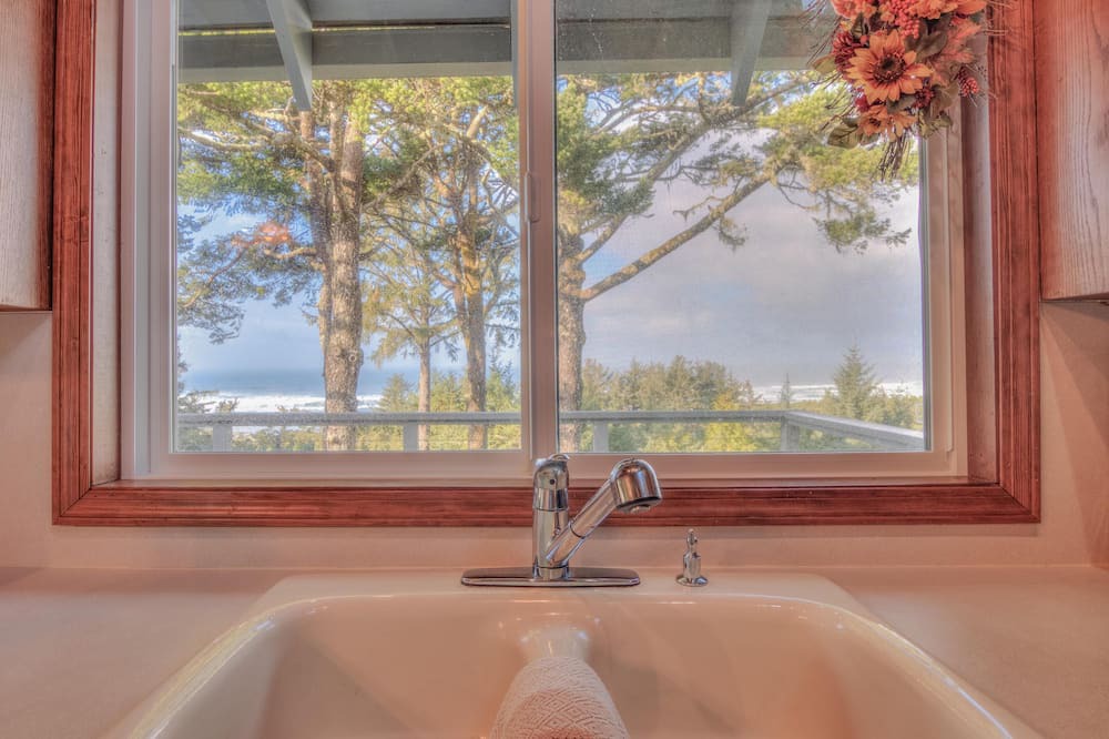 Photo of Bathroom in Sandpiper Village