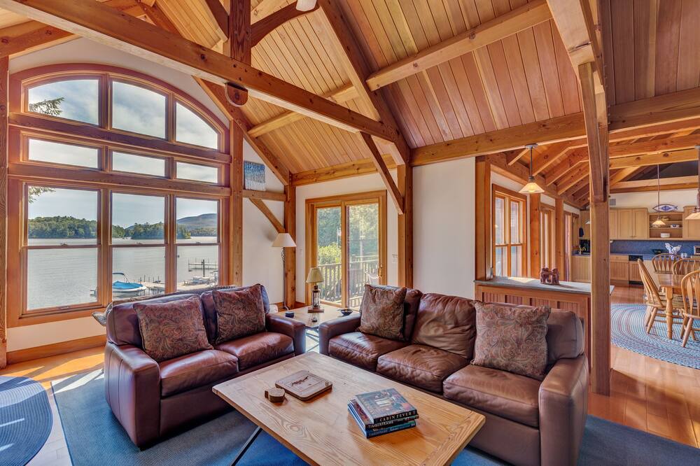 Photo of Livingroom in Sunapee