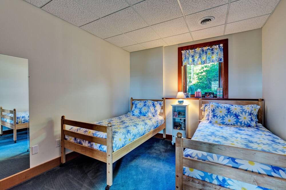 Photo of Bedroom in Sunapee