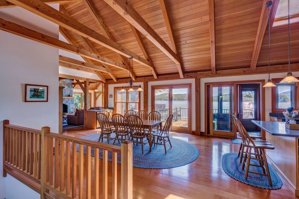 Photo of Livingroom in Sunapee