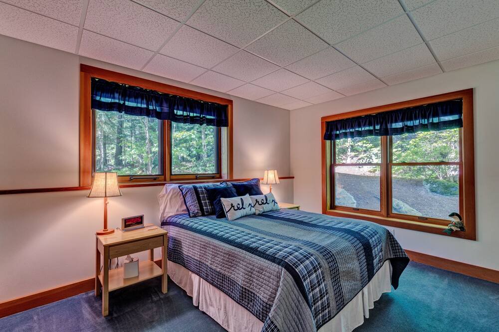 Photo of Bedroom in Sunapee