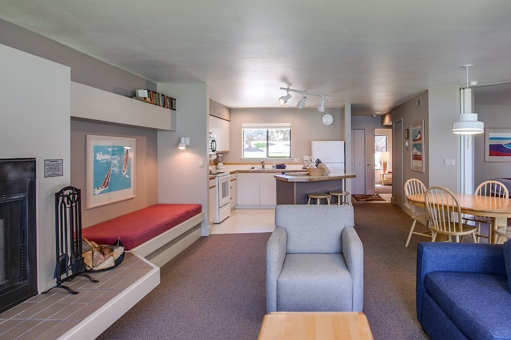 Photo of Livingroom in Manson