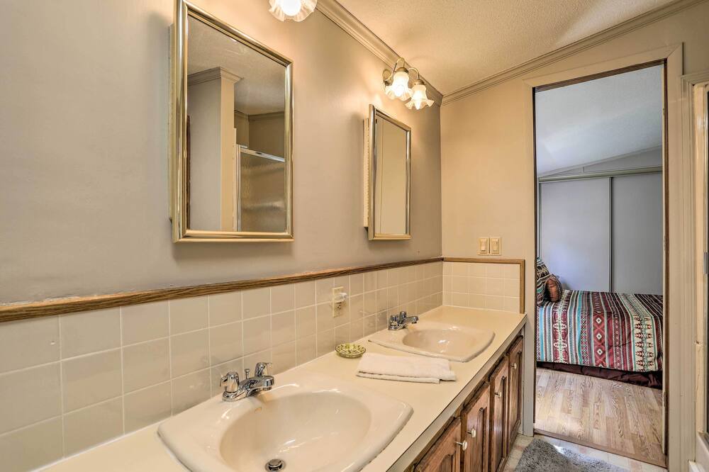 Photo of Bathroom in Livingston Manor