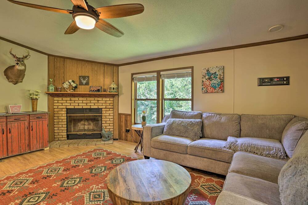 Photo of Livingroom in Livingston Manor