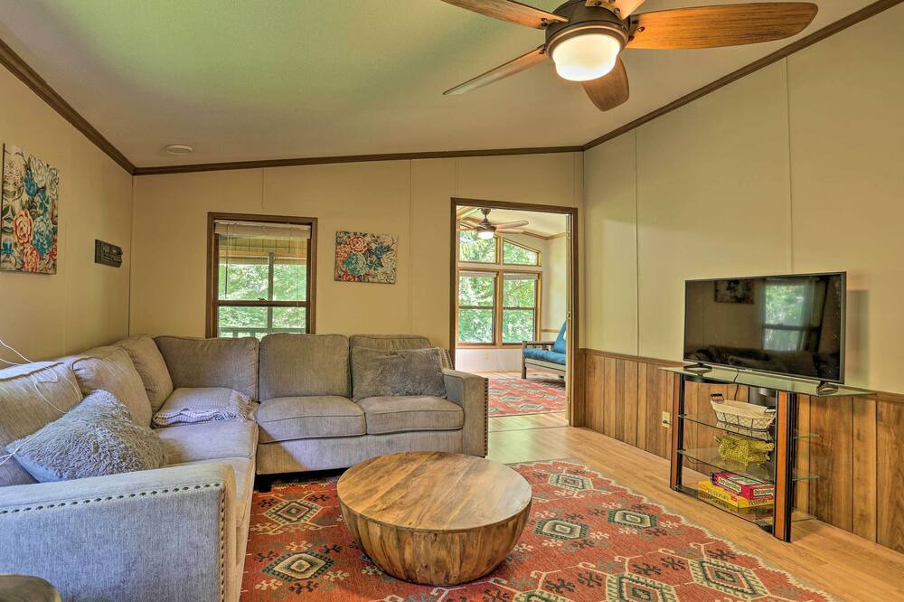 Photo of Livingroom in Livingston Manor