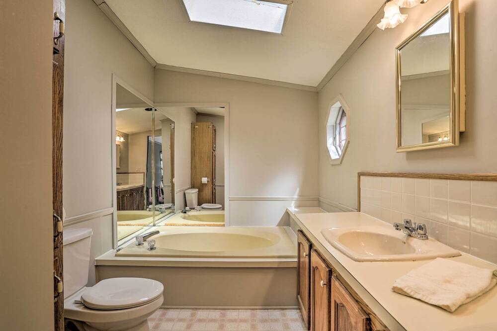 Photo of Bathroom in Livingston Manor
