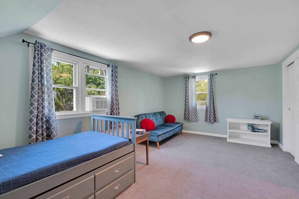 Photo of Bedroom in Old Saybrook