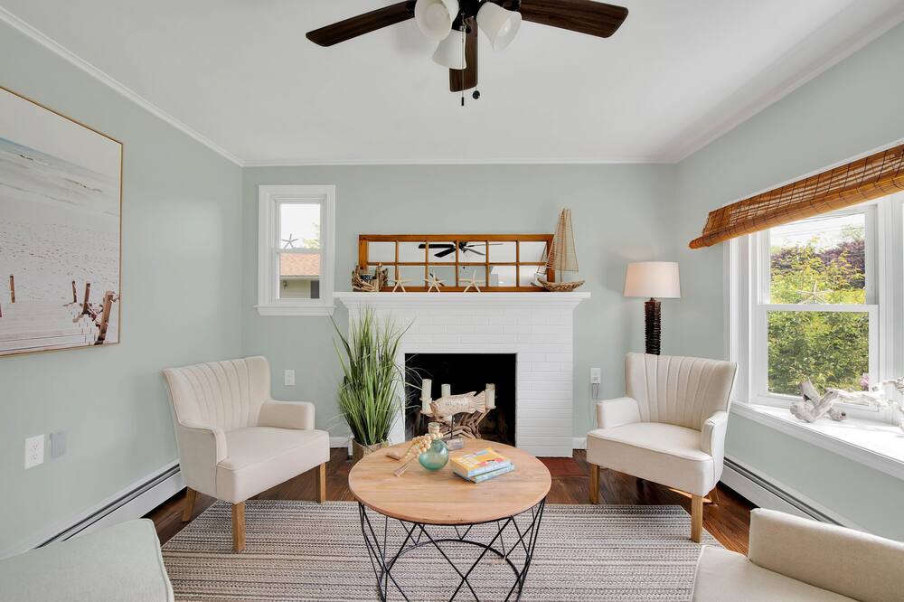 Photo of Livingroom in Old Saybrook