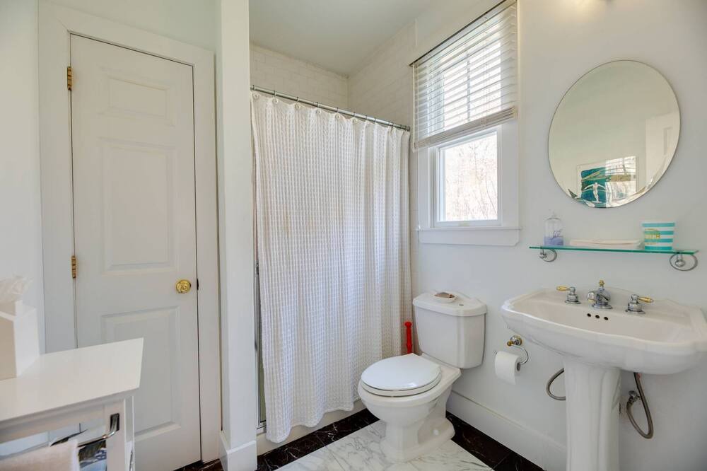 Photo of Bathroom in Sagaponack