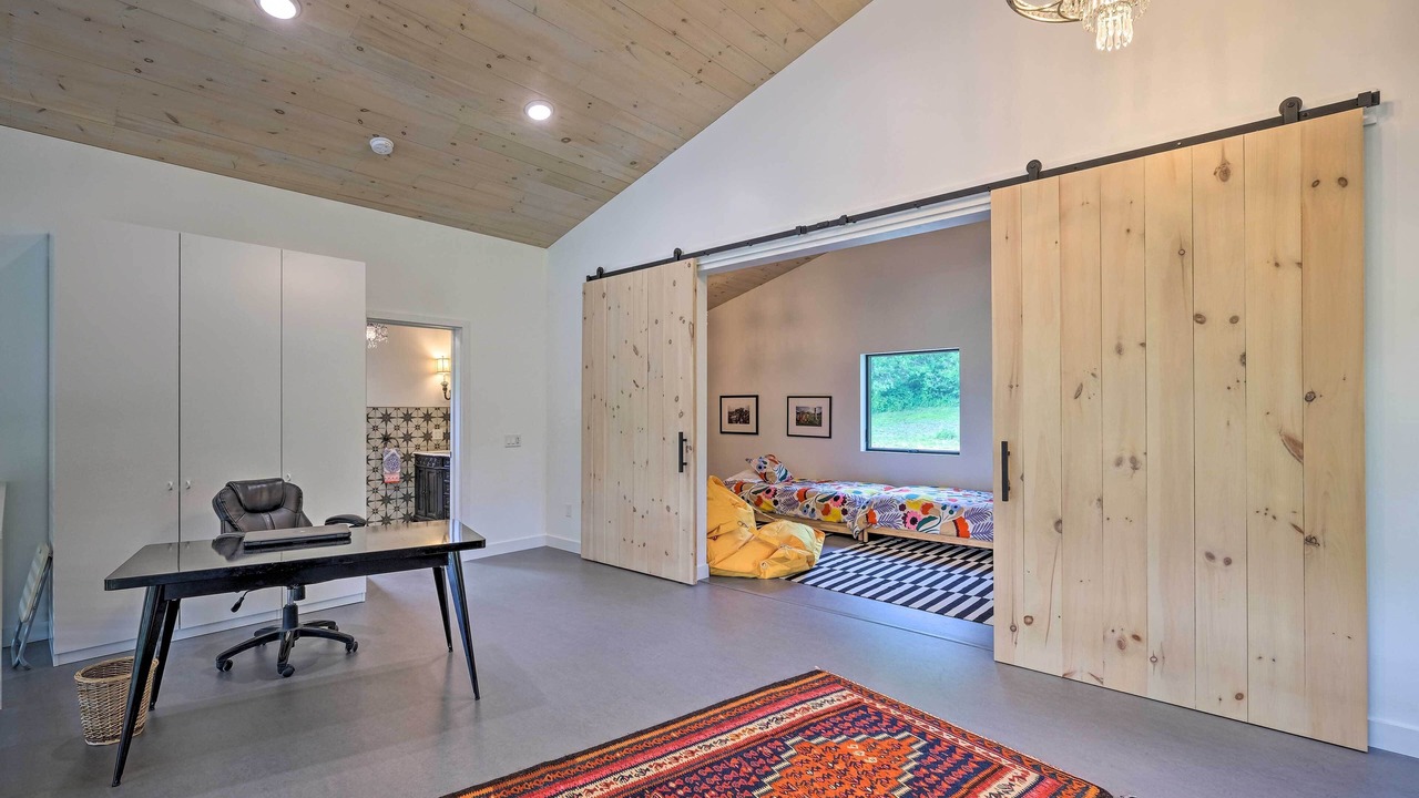 Photo of Bedroom in Salem